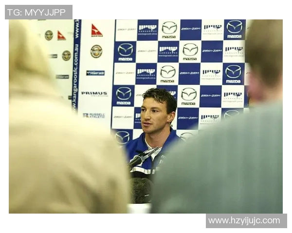 足球明星日常生活揭秘吃盒饭视频引发球迷热议