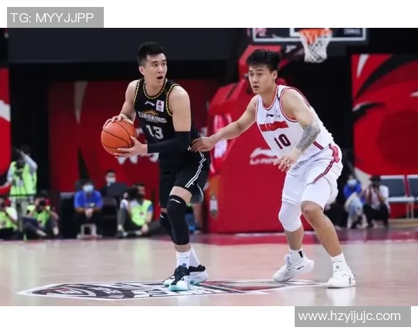 武汉篮球队在总决赛中的灵活性表现与战术调整分析 武汉篮球队在总决赛中的灵活性表现与战术调整分析